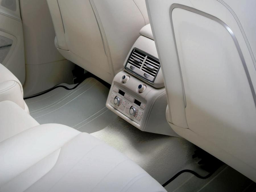 Интерьер Audi Q7 V12 TDI BlueTec Concept (4L) 2007 года  (фото 26 из 42)